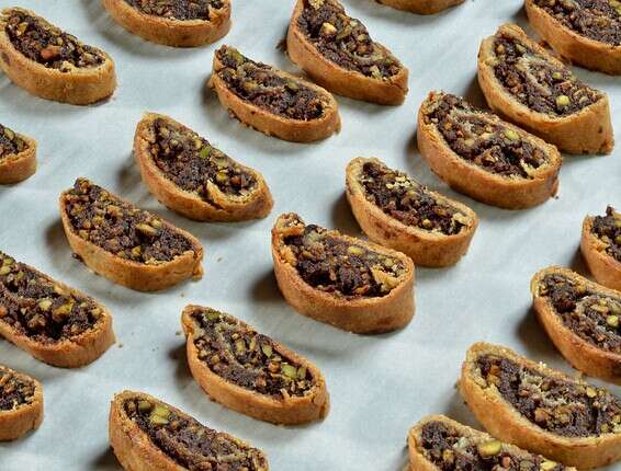 מעמולים תמרים ופיסטוקים ללא גלוטן של משק ברזילי // צילום: שי בן אפרים